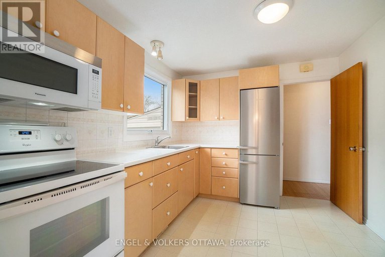 28290206/1805-applegrove-court/beacon-hill-south/ottawa/ontario/K1J6S4_18