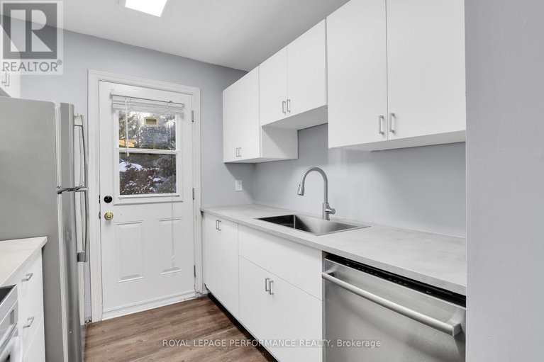 29402527/8d-lovell-lane/westcliffe-estates/ottawa/ontario/K2H9B6_13