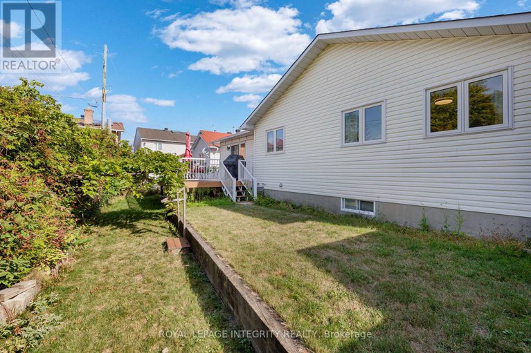 28882325/1979-jasper-avenue/ellwood/ottawa/ontario/K1V0X9_31