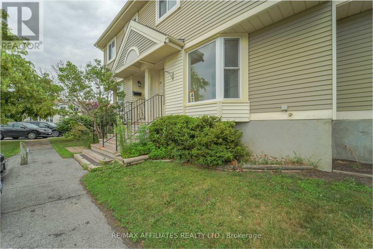 28589609/65-47-mcdermot-court/katimavik/ottawa/ontario/K2L3V5_6