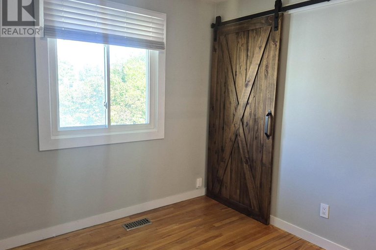 29035892/2529-roman-avenue/queensway-terrace-north/ottawa/ontario/K2B7X8_11