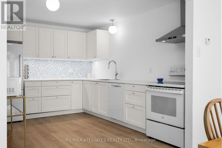 29083551/12-selye-crescent/beaverbrook/ottawa/ontario/K2K1C9_12