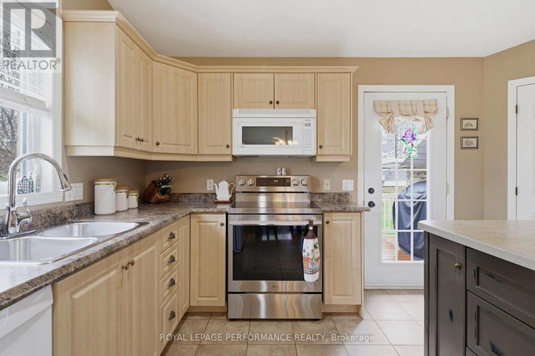 29593510/18353-lana-drive/south-glengarry-charlottenburgh-twp/south-glengarry/ontario/K6H7L9_10