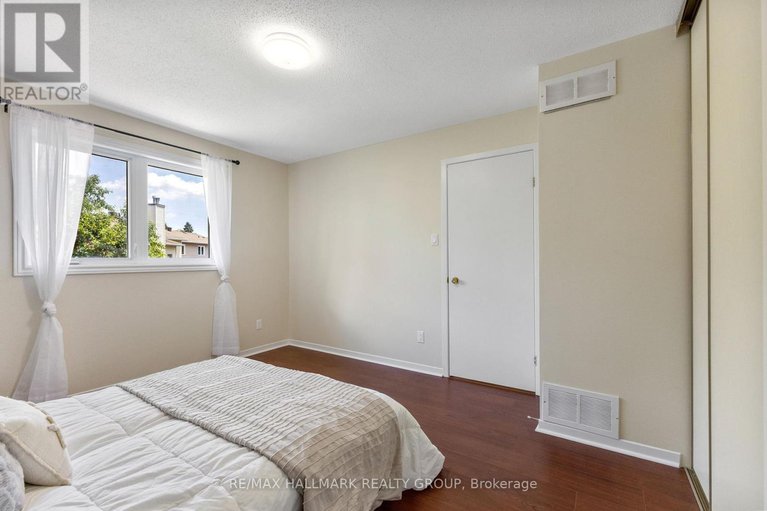 28518231/19-notman-way/hunt-club-park/ottawa/ontario/K1G4P6_28