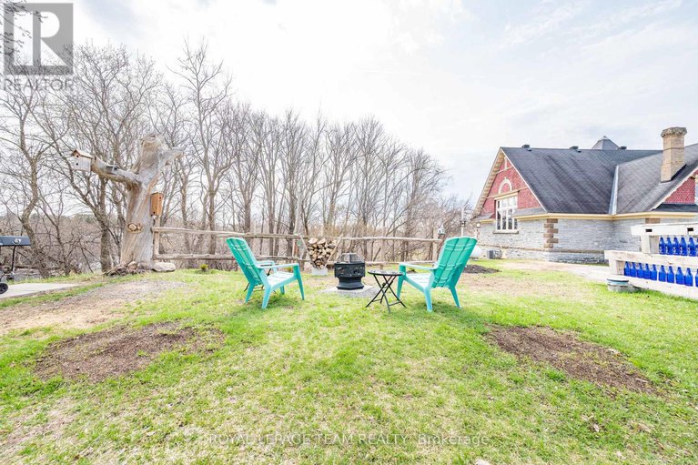 28601019/81-york-street/lanark-highlands-lanark-village/lanark-highlands/ontario/K0G1K0_31
