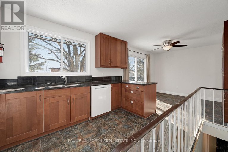 29381934/224-kennedy-lane-w/bilberry-creekqueenswood-heights/ottawa/ontario/K1E1G6_17