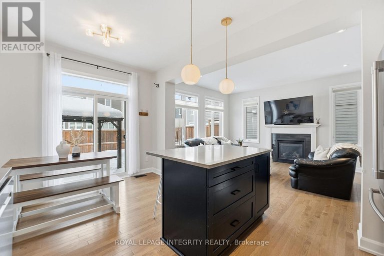 29306459/52-hackamore-crescent/goulbourn-twp-from-franktown-rdsouth-to-rideau/ottawa/ontario/K0A2Z0_16