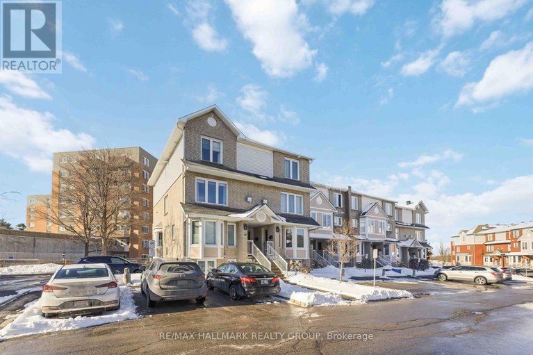 29461291/1660-locksley-lane/beaconwood/ottawa/ontario/K1J1B6_1
