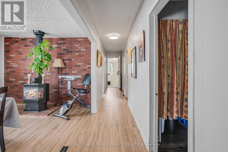 29504497/2082-sandy-hill-road/lorignal/champlain/ontario/K0B1K0_23