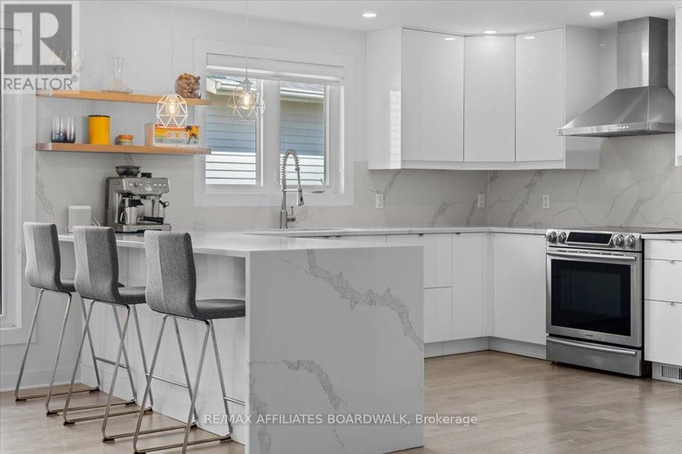 28416743/423-viewmount-drive/borden-farmstewart-farmcarleton-heightsparkwood-hills/ottawa/ontario/K2E7P1_22