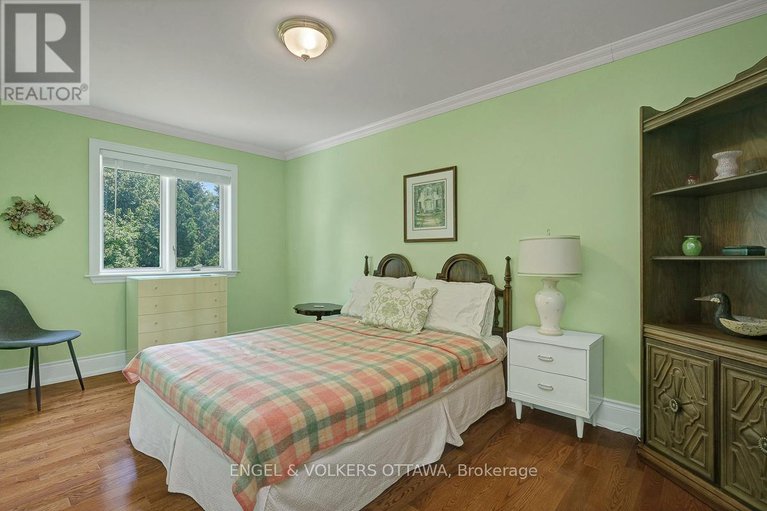 28808789/3-mohawk-crescent/bruce-farmgraham-parkqualicumbellands/ottawa/ontario/K2H7G7_35