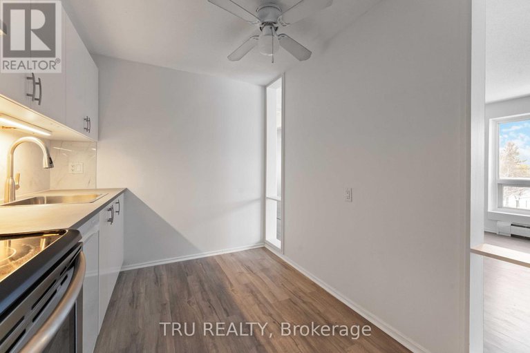 29096020/8-898-elmsmere-road/beacon-hill-south/ottawa/ontario/K1J7T6_11