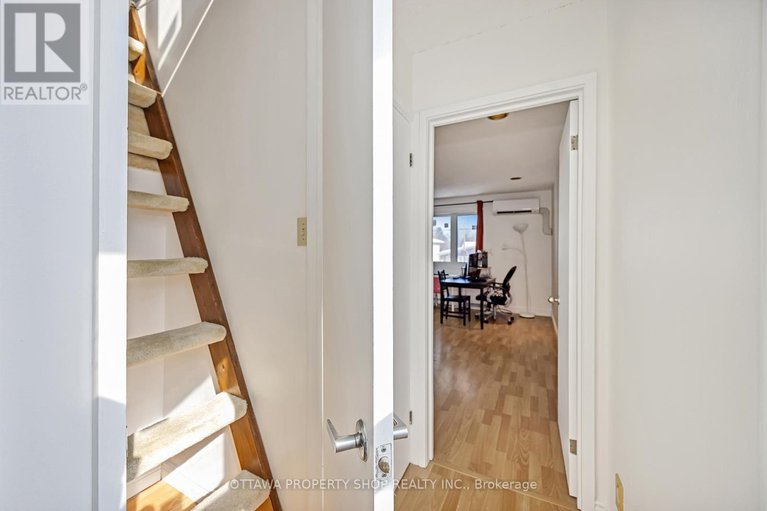 29431768/848-maitland-avenue/mckellar-heightsglabar-park/ottawa/ontario/K2A2S3_25