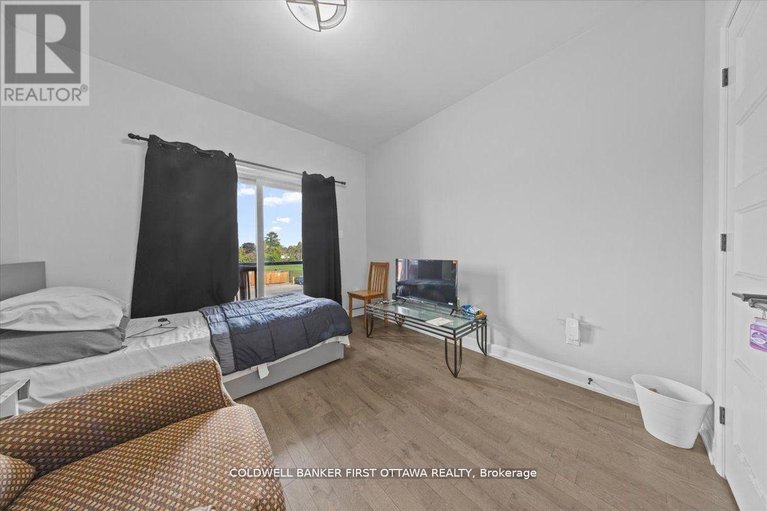 29638665/562-queen-mary-street/overbrookcastle-heights/ottawa/ontario/K1K1W1_15