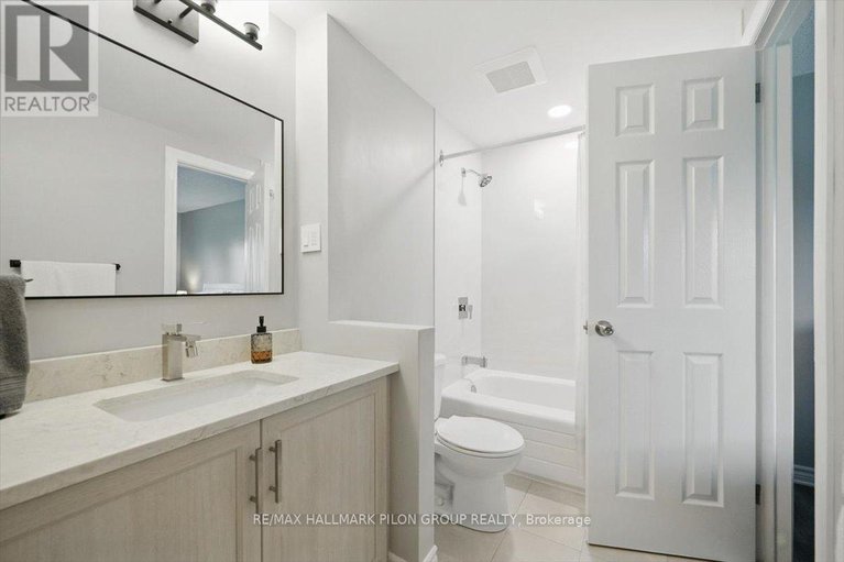 28412777/1358-bakker-court/convent-glen-south/ottawa/ontario/K1C2K4_16