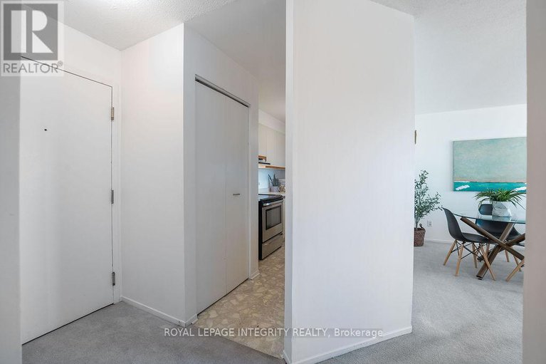 28876119/206-212-viewmount-drive/borden-farmstewart-farmcarleton-heightsparkwood-hills/ottawa/ontario/K2E7X2_14