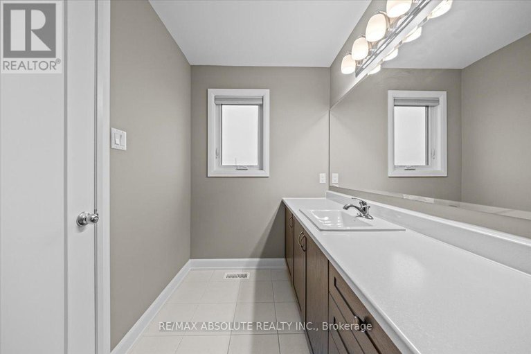 28578838/169-bandelier-way/stittsville-north/ottawa/ontario/K2S2J5_21