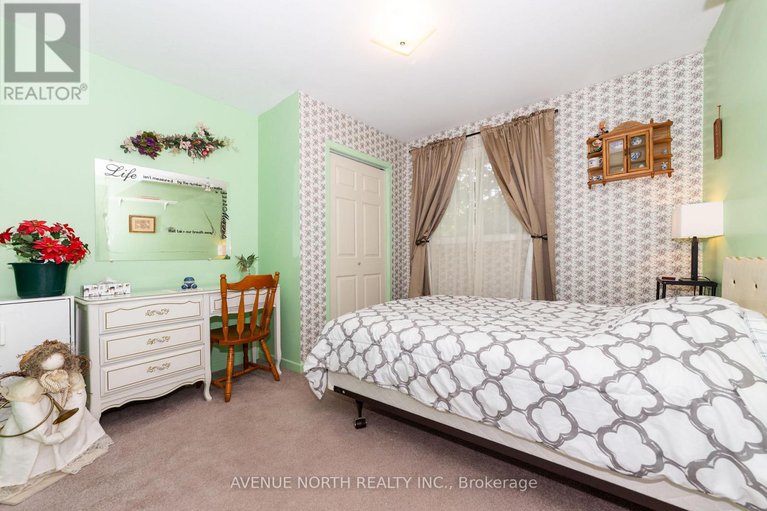 28833649/832-notre-dame-street/embrun/russell/ontario/K0A1W1_15