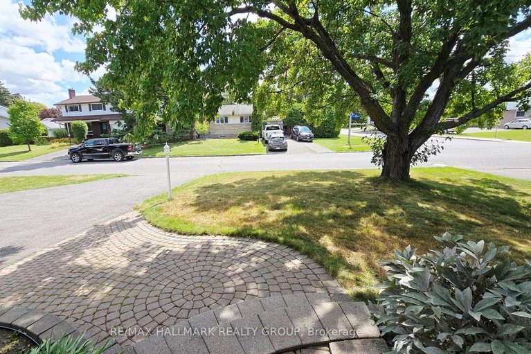 28842722/38-hadley-circle/bells-corners/ottawa/ontario/K2H6N9_39