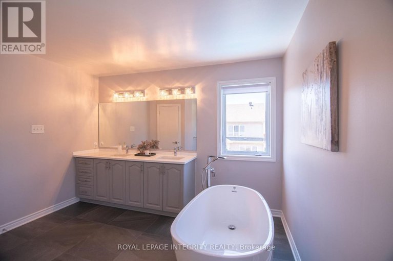 28860190/34-keighley-circle/morgans-grantsouth-march/ottawa/ontario/K2K3H8_31