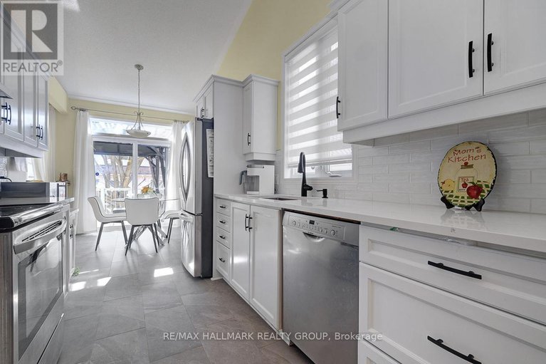 28232415/46-chapelier-private/queenswood-heights-south/ottawa/ontario/K1E3Y1_14