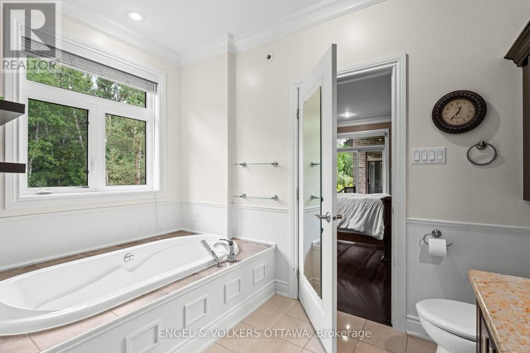 28819198/7510-village-centre-place/osgoode-twp-north-of-reg-rd-6/ottawa/ontario/K4P0C8_21