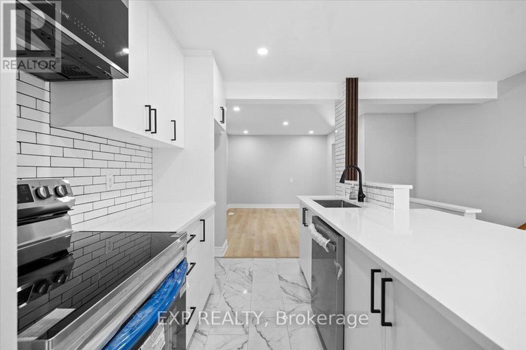 29178541/290-elderberry-terrace/chatelaine-village/ottawa/ontario/K1E1Z1_10