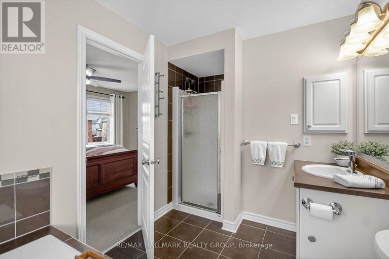 29111123/668-bowercrest-crescent/riverside-southgloucester-glen/ottawa/ontario/K1V2M2_32