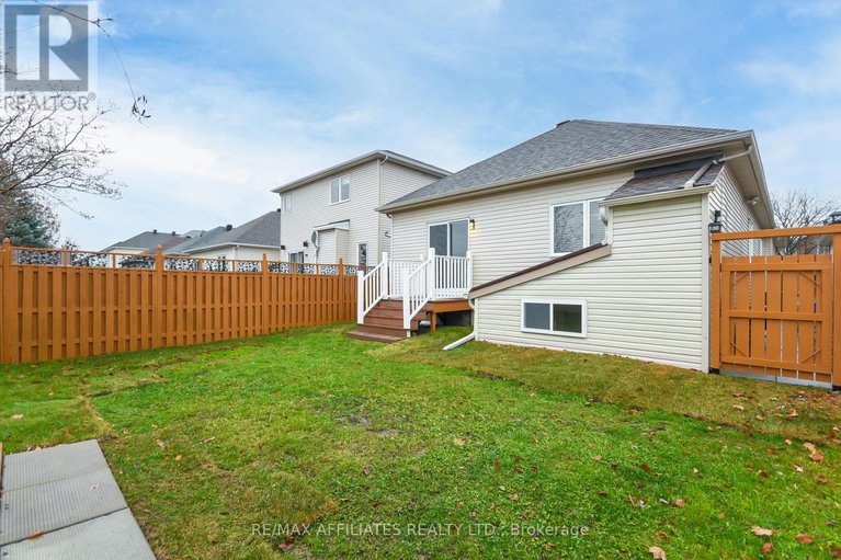 28479227/1980-scully-way-s/fallingbrookgardenway-south/ottawa/ontario/K4A4H2_32