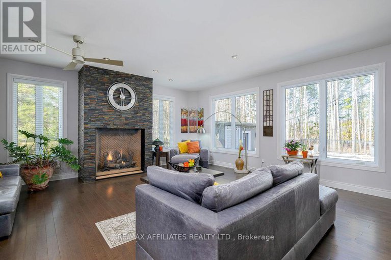 28142173/2284-summerside-drive/manotick-east-to-manotick-station/ottawa/ontario/K4M1B4_19
