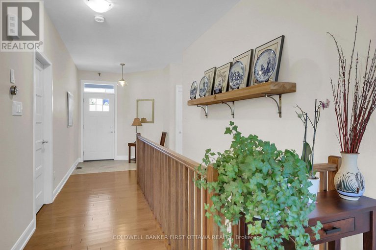 28739997/893-artemis-circle/manotick-south-to-roger-stevens/ottawa/ontario/K4M0H7_4