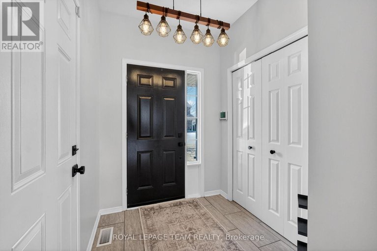 29615070/216-trail-side-circle/springridgeeast-village/ottawa/ontario/K4A5B5_4