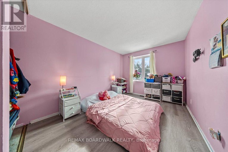 29318250/294-valade-crescent/fallingbrookpineridge/ottawa/ontario/K4A2X3_24