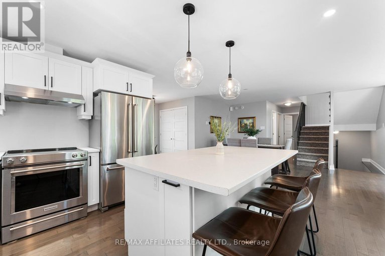 28381839/156-hybrid-street/embrun/russell/ontario/K0A1W0_23