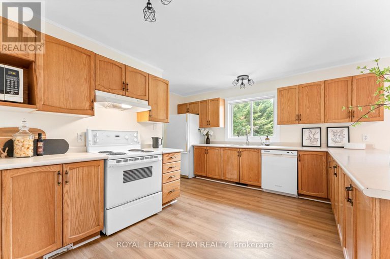 28996461/106-porcupine-trail/dunrobin-shores/ottawa/ontario/K0A1T0_17