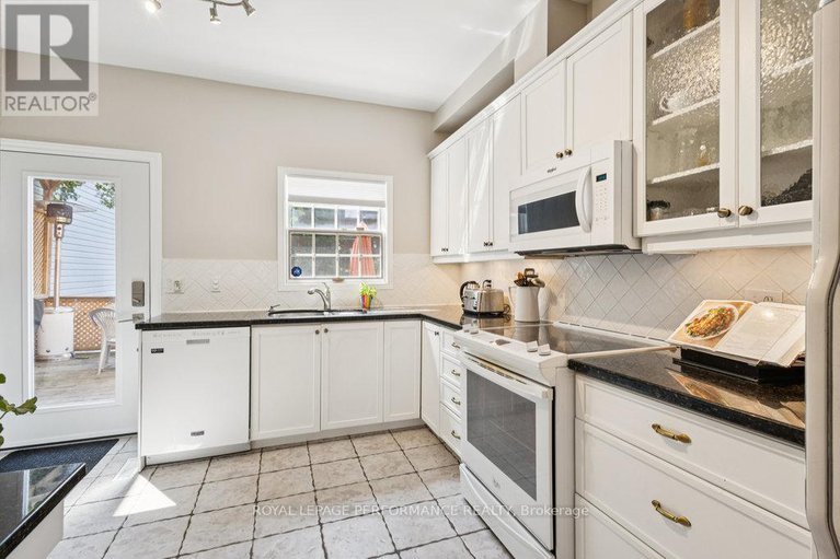 28550897/254-stewart-street/sandy-hill/ottawa/ontario/K1N6K4_15