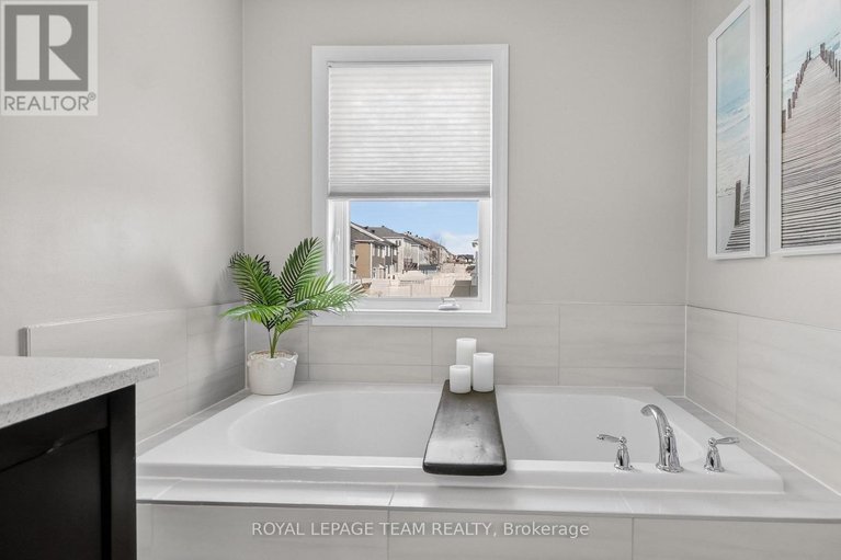 29455181/375-meadowbreeze-drive/emerald-meadowstrailwest/ottawa/ontario/K2M0K3_25