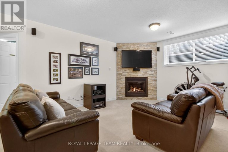 29591881/210-hunterbrook-street-n/morgans-grantsouth-march/ottawa/ontario/K2K0E6_39