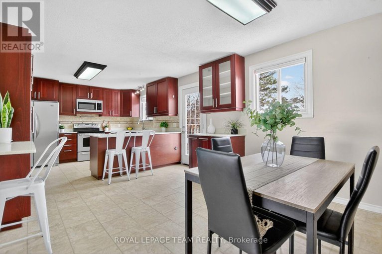 29433004/3333-white-spruce-street/osgoode/ottawa/ontario/K0A2W0_9