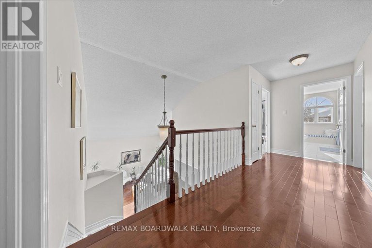 29312529/1367-talcy-crescent/fallingbrookridgemount/ottawa/ontario/K4A3C4_24