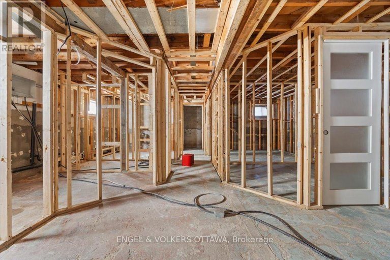 29645243/801-st-jean-street/town-of-rockland/clarence-rockland/ontario/K4K1K3_18