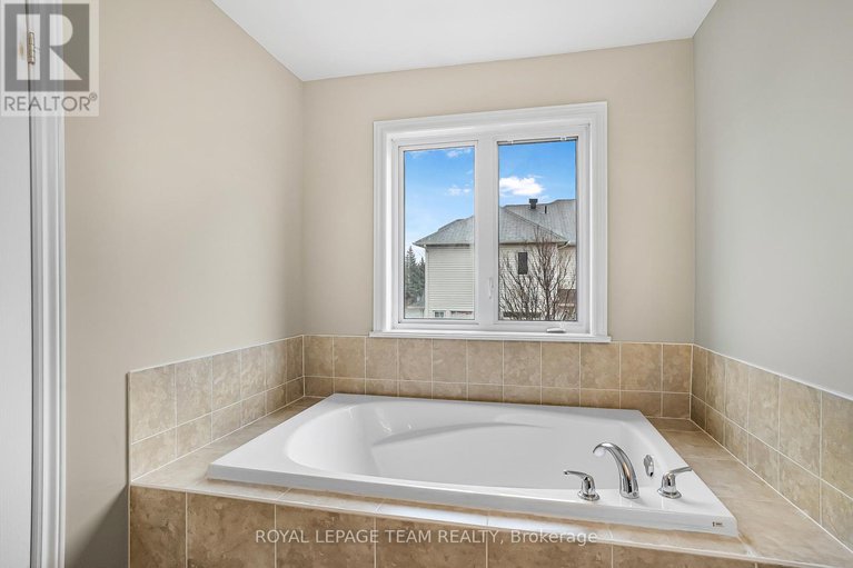 28970569/74-madelon-drive/longfields/ottawa/ontario/K2J5C5_38