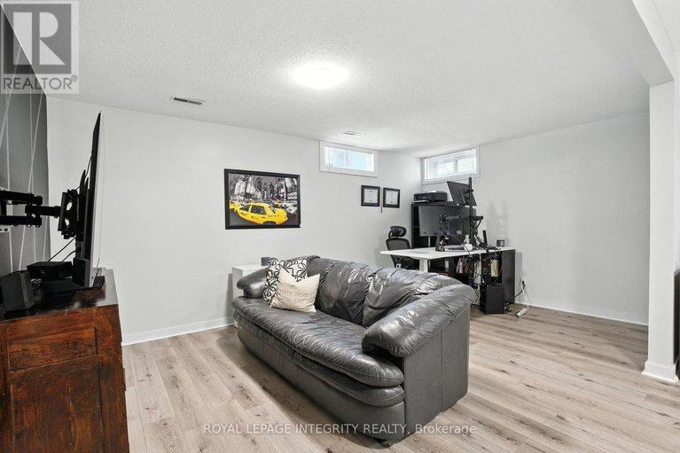 28545916/1760-lafrance-drive/queenswood-heights-south/ottawa/ontario/K1E2H2_22