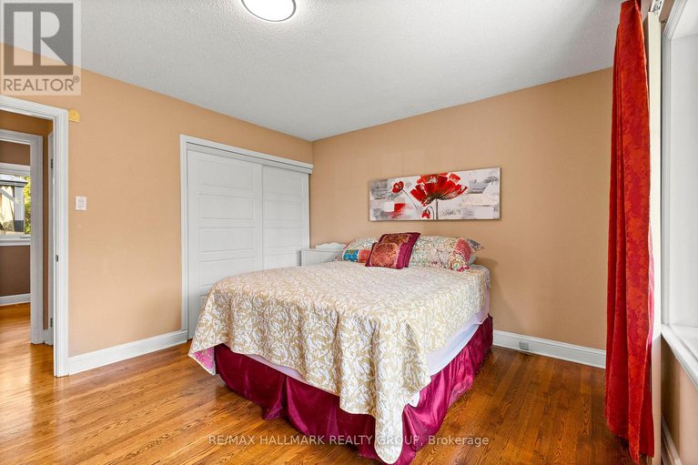 29013157/18-kerry-crescent/city-viewskylinefisher-heightsparkwood-hills/ottawa/ontario/K2E5V6_19