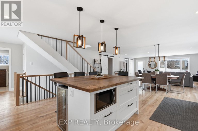 29381359/850-chapman-street/town-of-rockland/clarence-rockland/ontario/K4K1E6_14