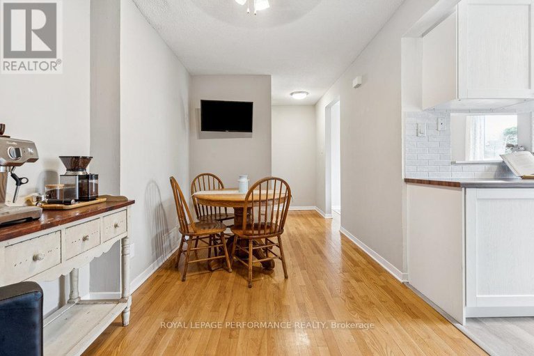 28585598/74-4634-cosmic-place/pineview/ottawa/ontario/K1B4R8_15