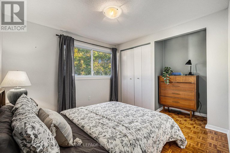 29047086/47-jansen-road/sheahan-estatestrend-village/ottawa/ontario/K2H5W6_22