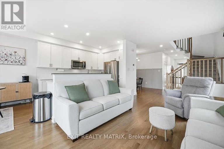 29118512/641-putney-crescent/stittsville-south/ottawa/ontario/K2S2N7_13