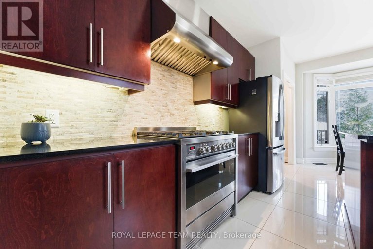 29386110/6-waterford-way/pineglencountry-place/ottawa/ontario/K2E7V4_9