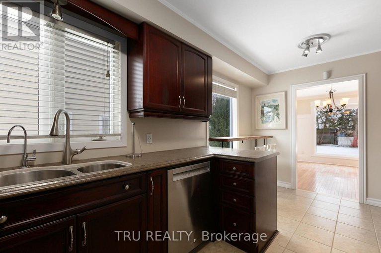 29239837/1078-st-emmanuel-terrace/convent-glen-north/ottawa/ontario/K1C2J7_17